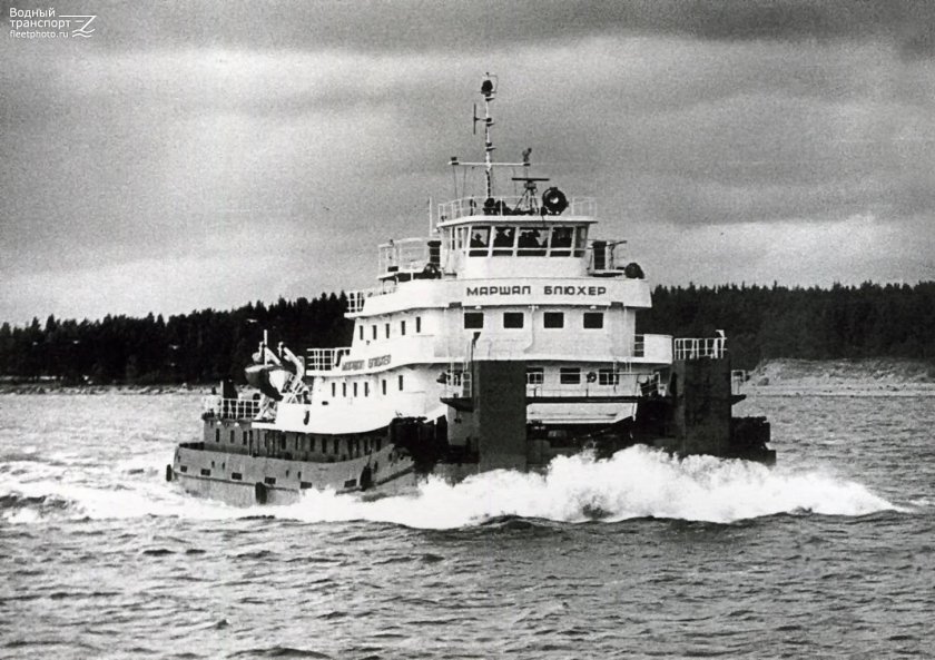 Теплоход – толкач "Маршал Блюхер»,