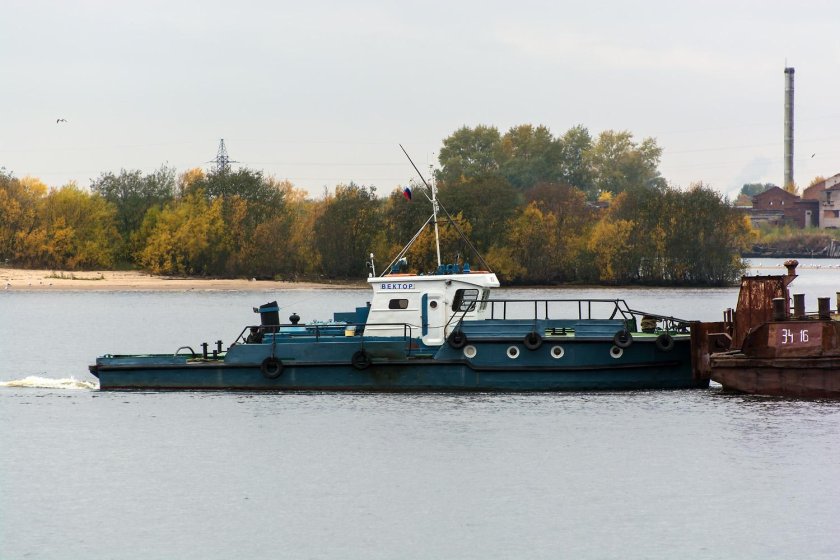 Малый буксир толкач