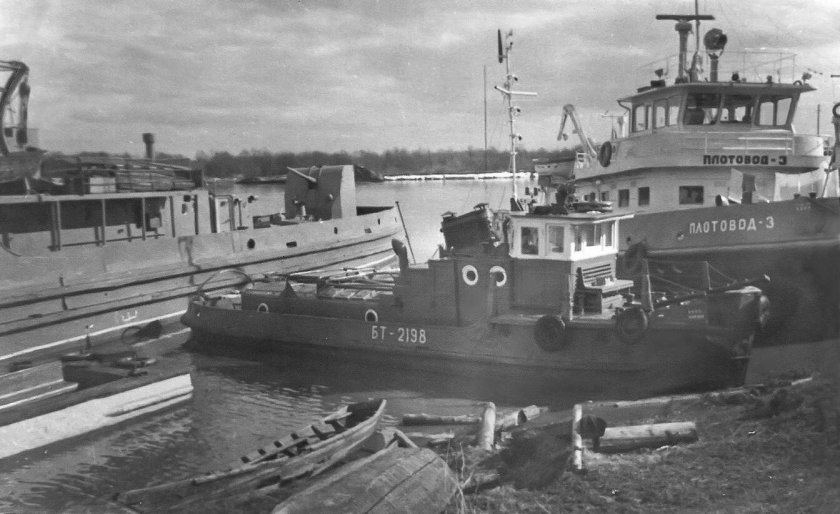 Речной буксирный катер толкач БТ