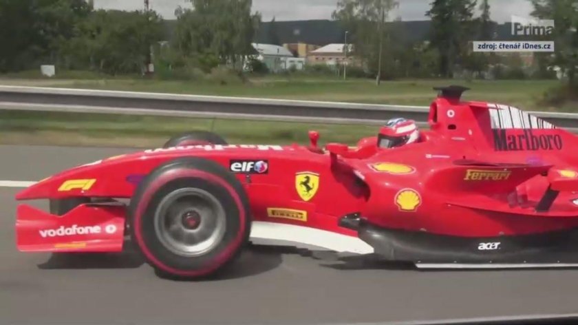 Болид формулы 1 Феррари 2022