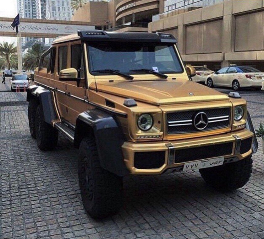 Золотой Mercedes-AMG g63