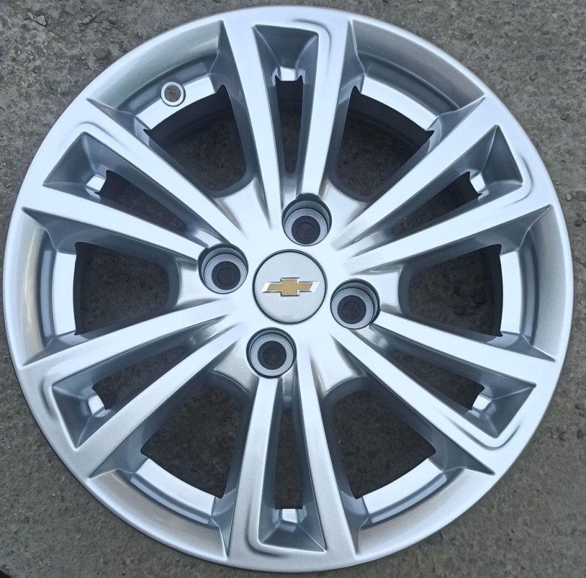 16 КИК кс863 ZV Corolla 6.5*16 5*114.3 et45 d67.1 Сильвер