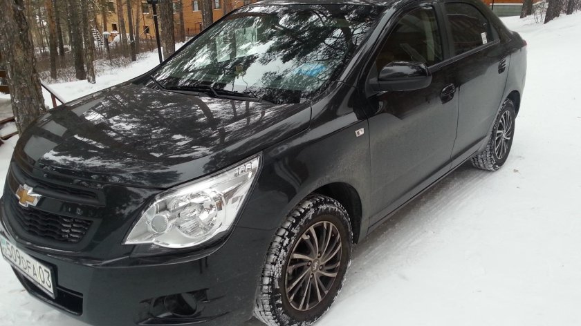 Черный Шевроле кобальт р15 диски
