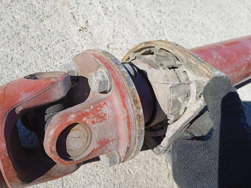 Карданный вал Ивеко Дейли