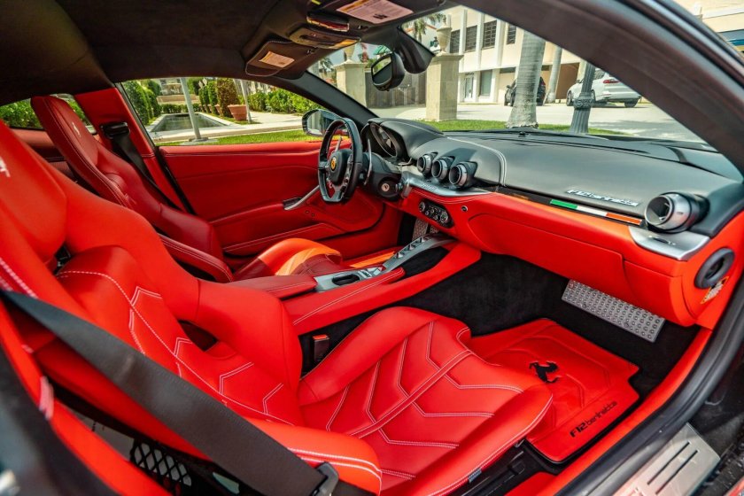 Феррари салон