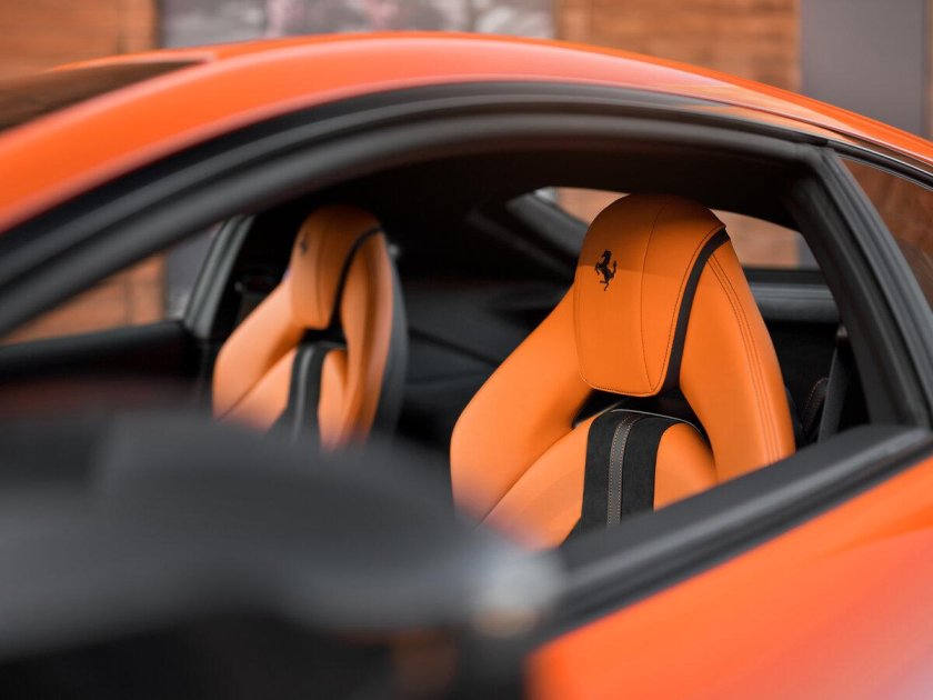 Феррари оранжевая