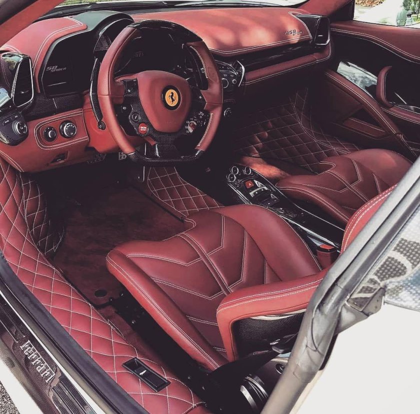 Ferrari 458 Spider салон