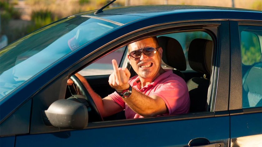 Мужчина за рулем