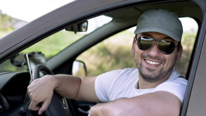 Мужчина на машине