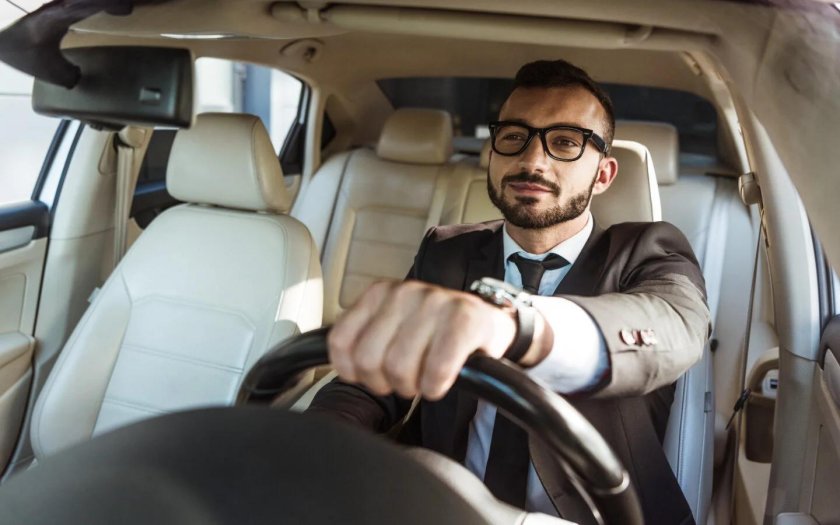 Мужчина за рулем