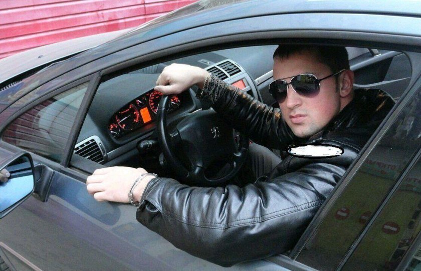 Суровый мужик за рулем