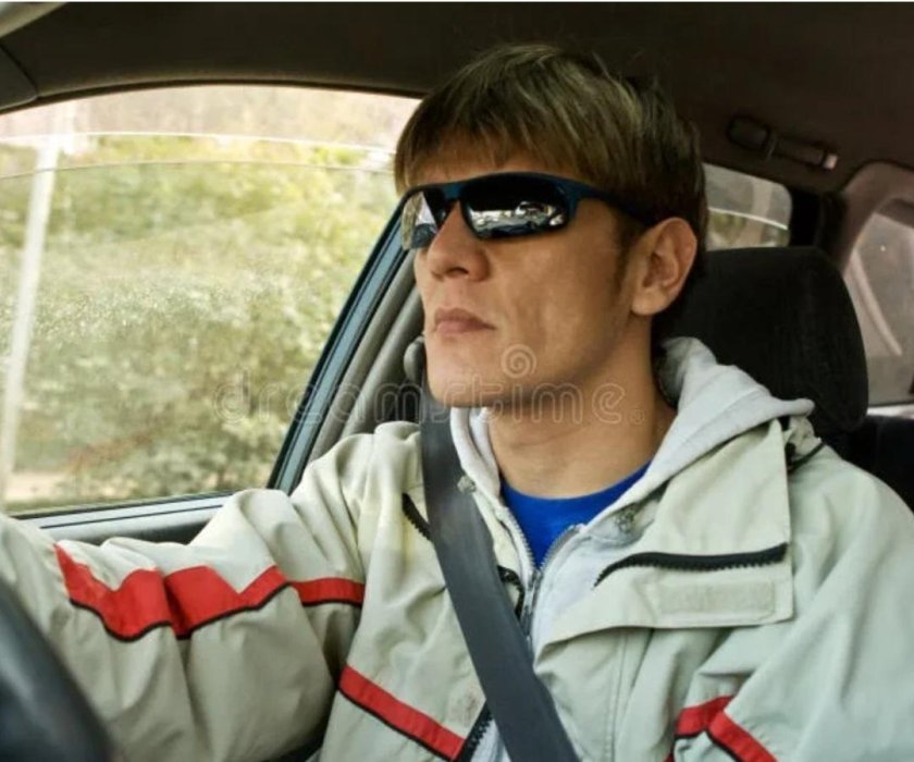 Водитель в очках