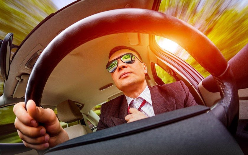 Водитель в очках