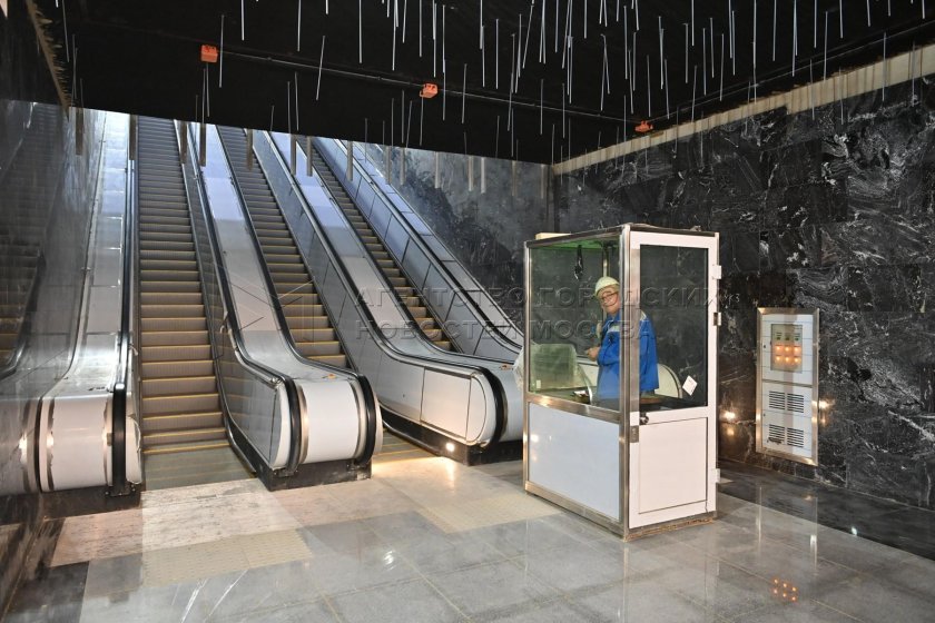 Эскалаторная галерея Воробьевы горы