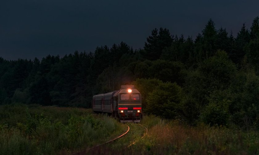 Тепловоз м 62 ночью