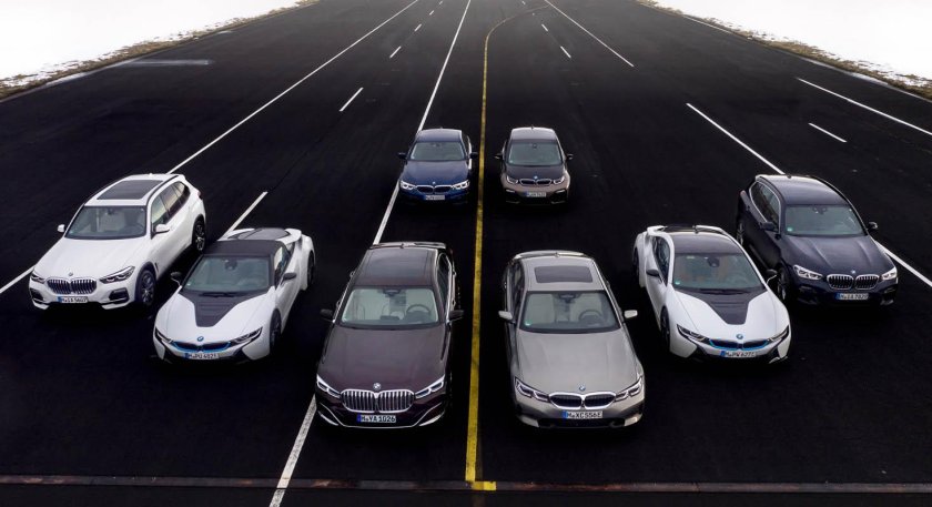 Машины в ряд