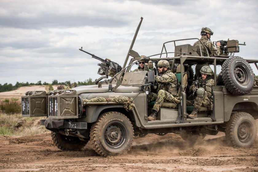 Ленд Ровер 130 военный