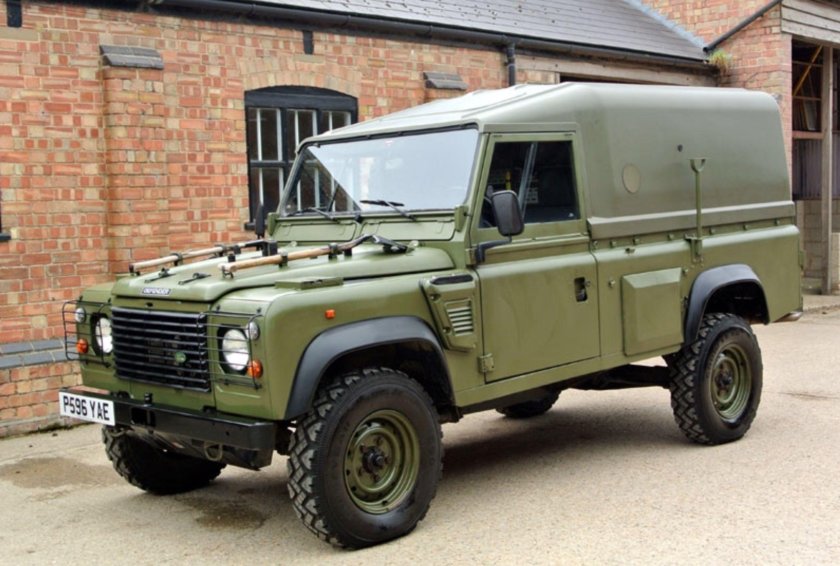 Land Rover Defender армейский