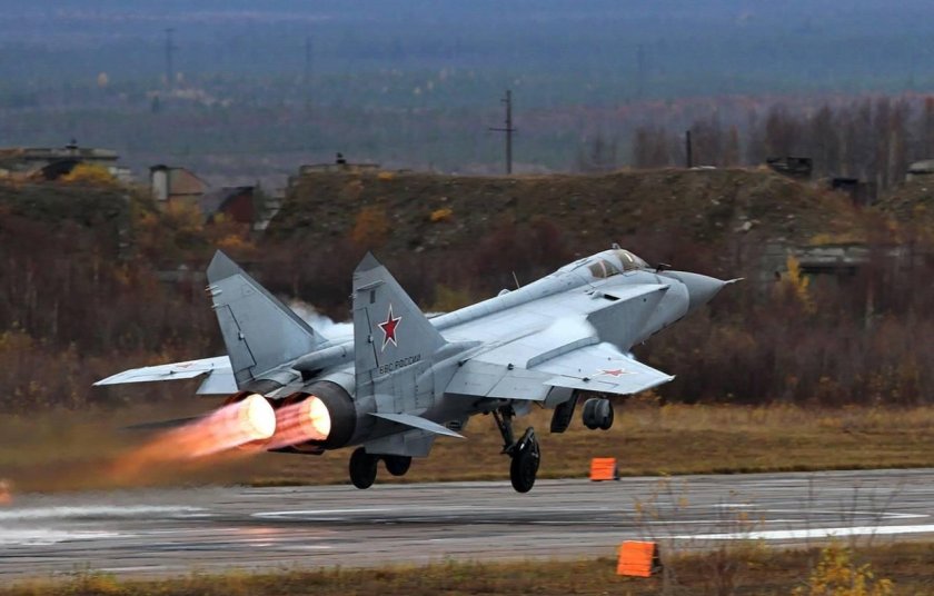 Истребитель-перехватчик миг-31