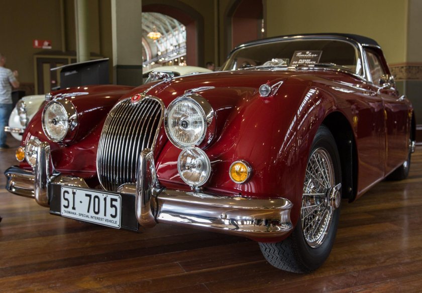 Ягуар ретро