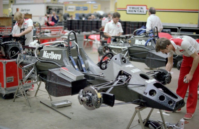 Сборка гоночных болидов