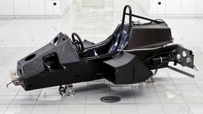 Карбоновый монокок автомобиля