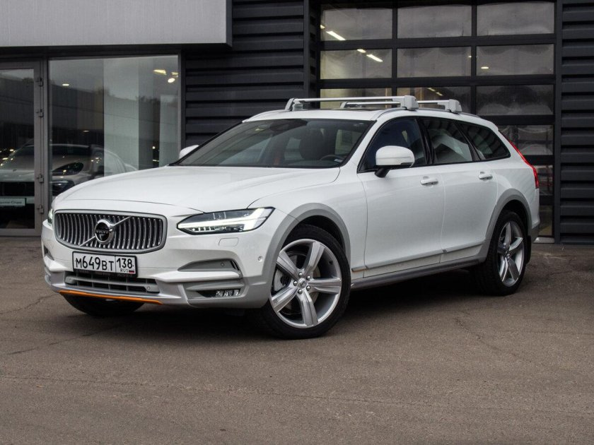 Volvo v90 Cross Country White