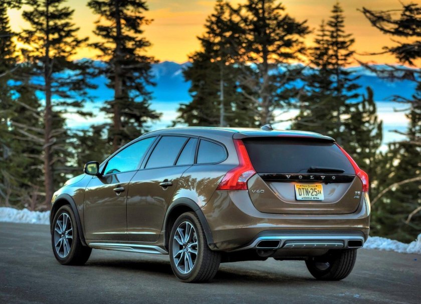 Volvo v60 Cross Country 2015
