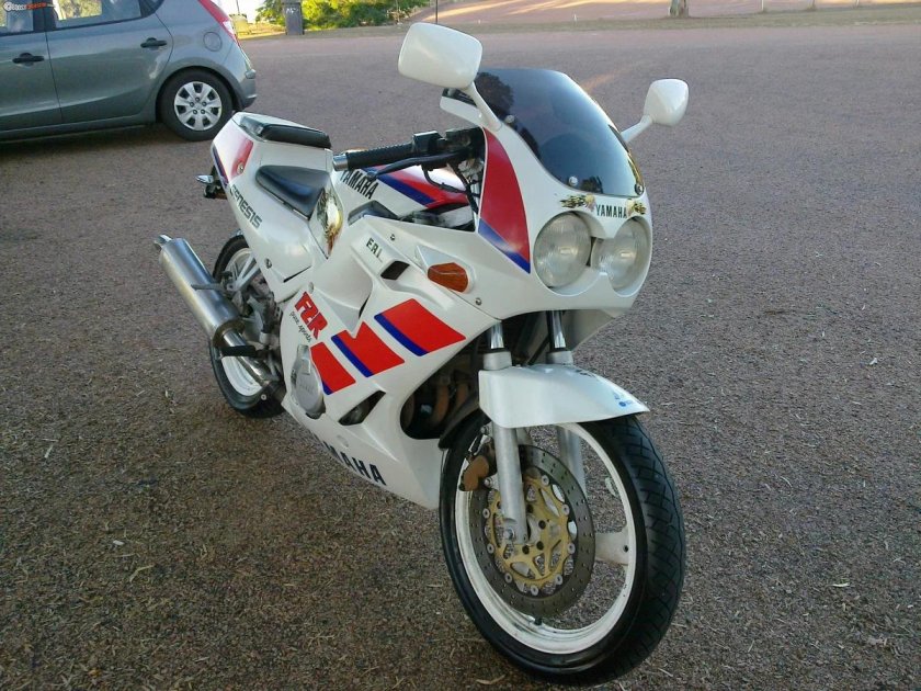 Yamaha FZR 250