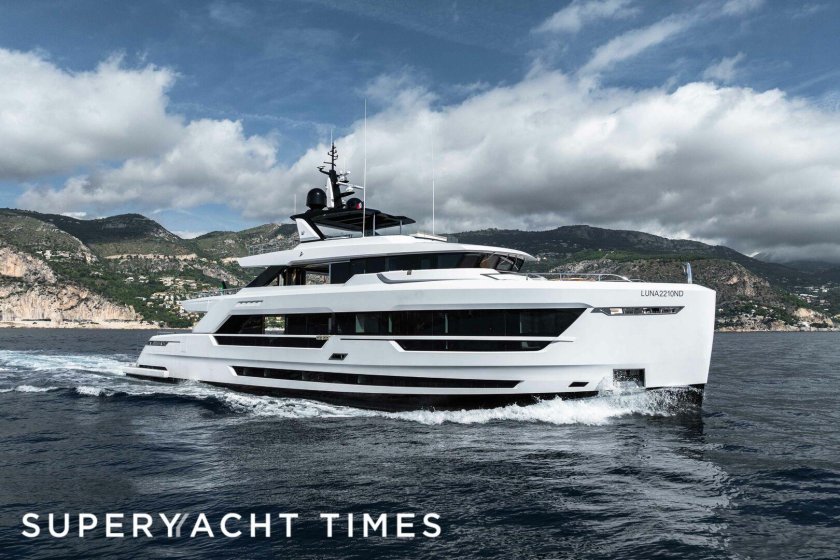 Bering 75 explorer yacht