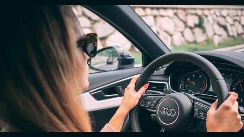 Девушка за рулем