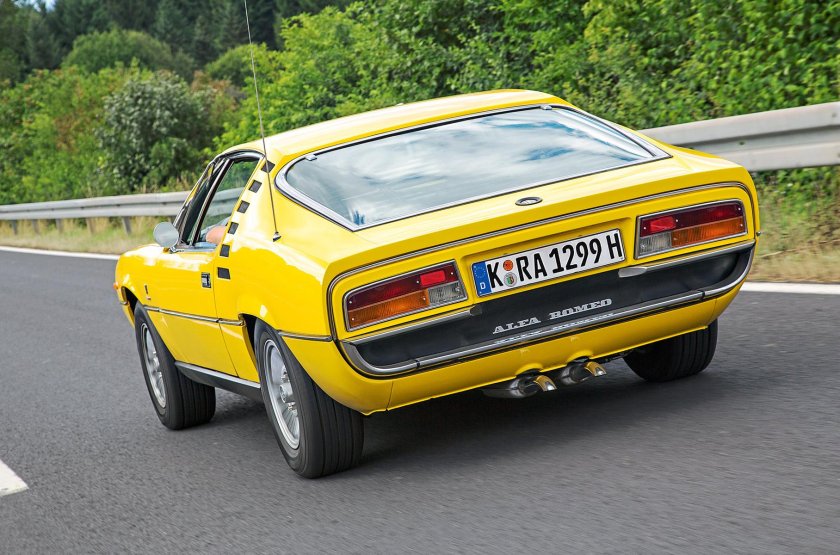 Alfa Romeo Montreal