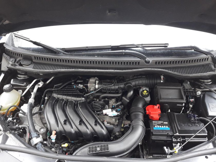 Моторный отсек Рено Каптур 1.6