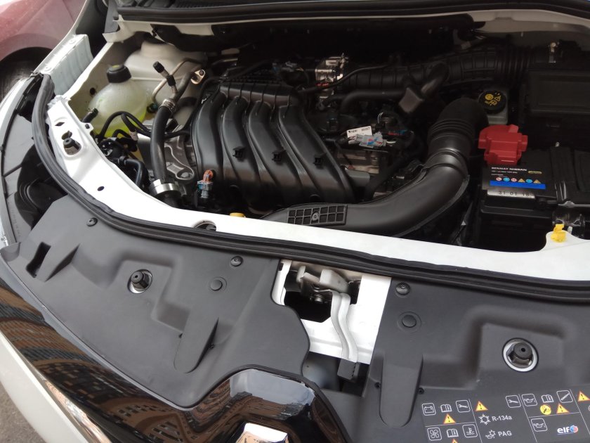 Моторный отсек Рено Каптур 2.0