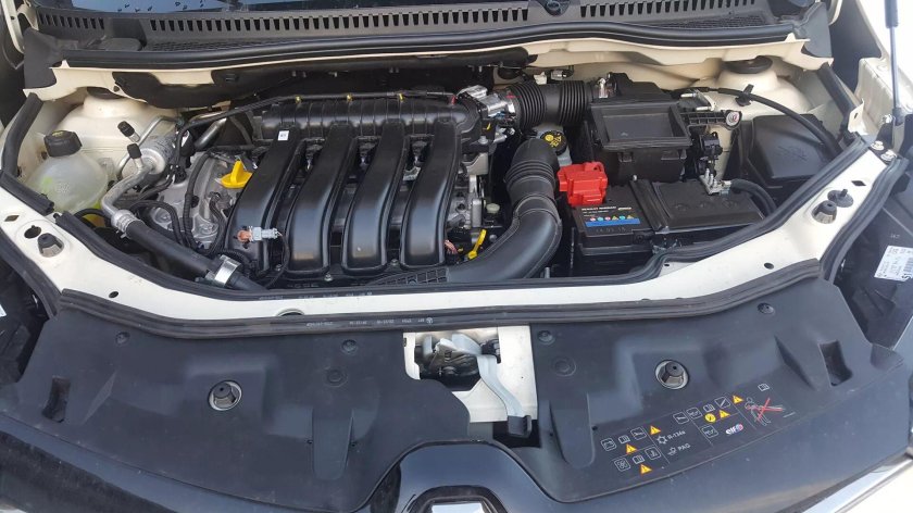 Моторный отсек Рено Каптур 2.0