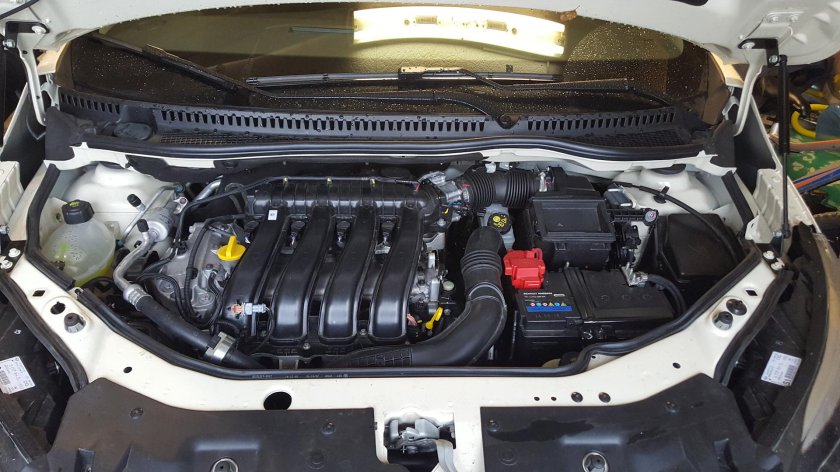 Подкапотное пространство Рено Каптур 2.0