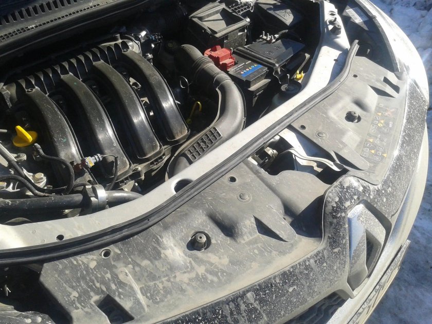 Уплотнитель под капот Рено Каптур