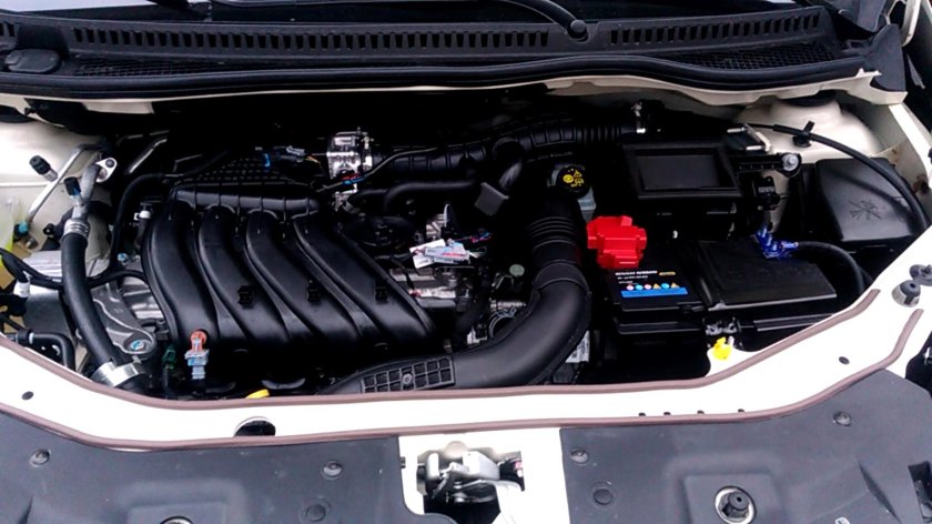 Моторный отсек Рено Дастер 1.6