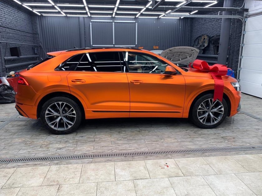 Audi q8 Orange