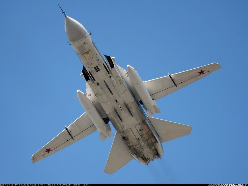 Самолет Су-24м