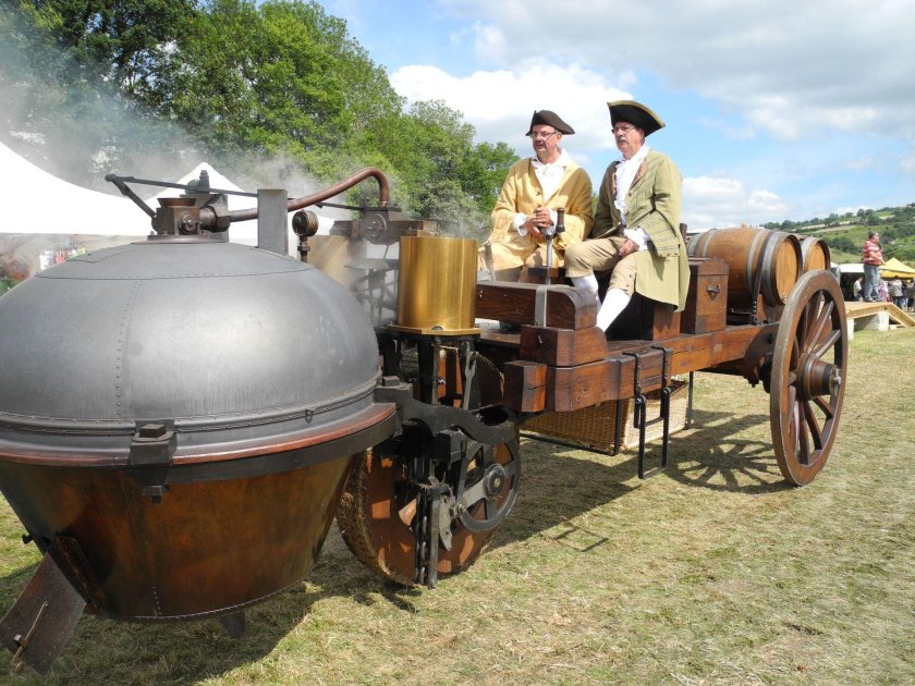 Первого автомобиля Николя Куньо,