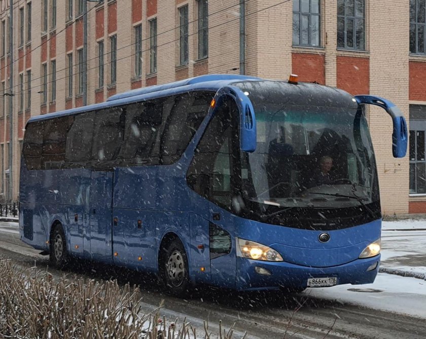 Автобус Ютонг т13