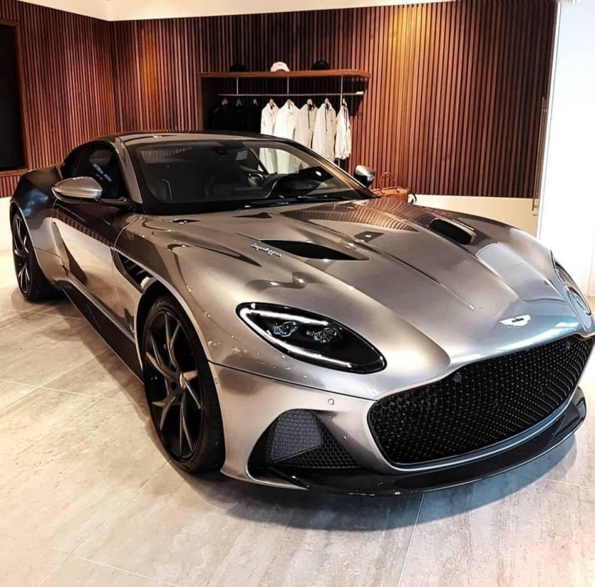 Астон Мартин Макларен