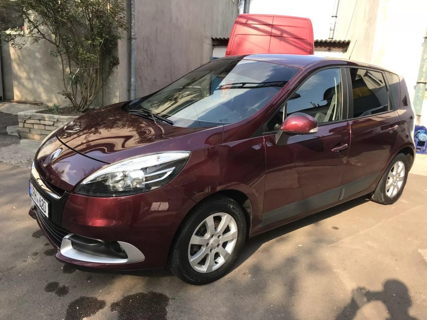 Renault Grand Scenic вишневый