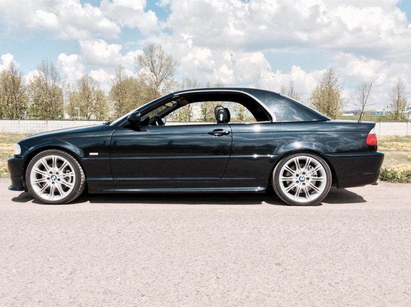 БМВ двухдверная 2005 года