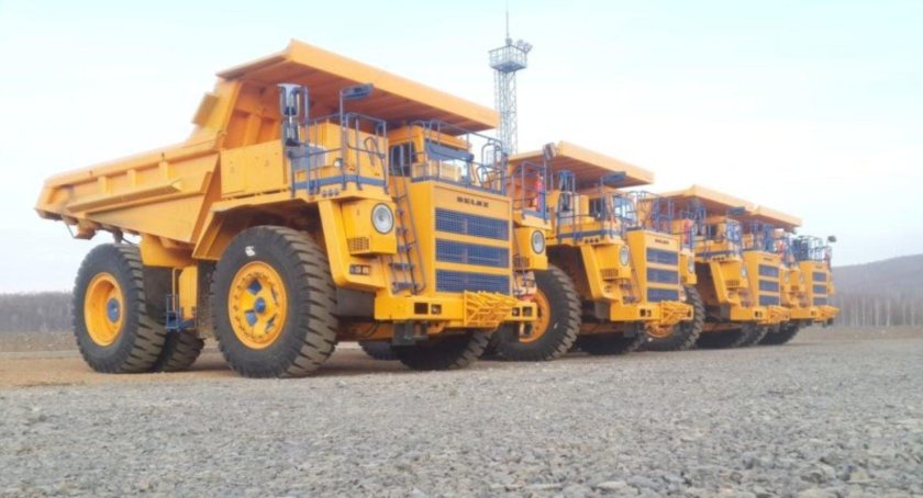 Карьерный самосвал белаз