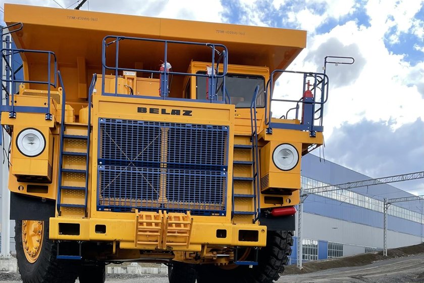 БЕЛАЗ 7558