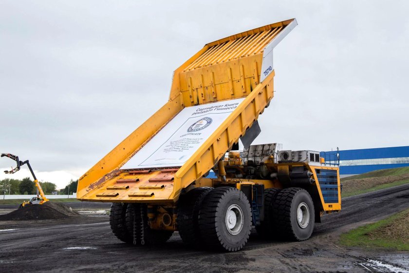 Карьерный самосвал БЕЛАЗ-75710