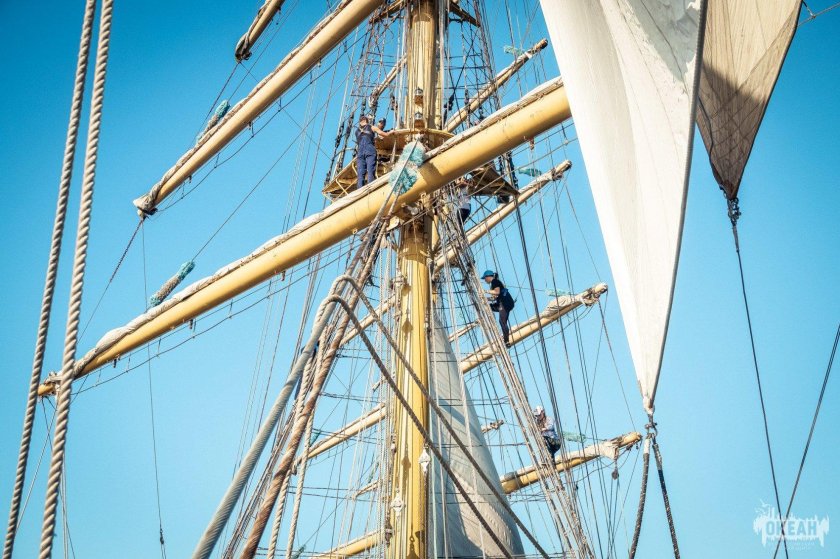 Корабельная мачта