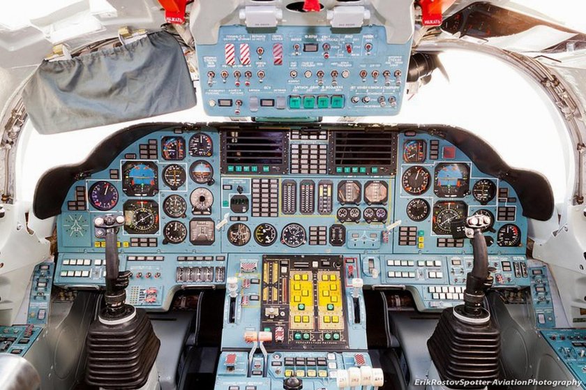 Ту 160 кабина